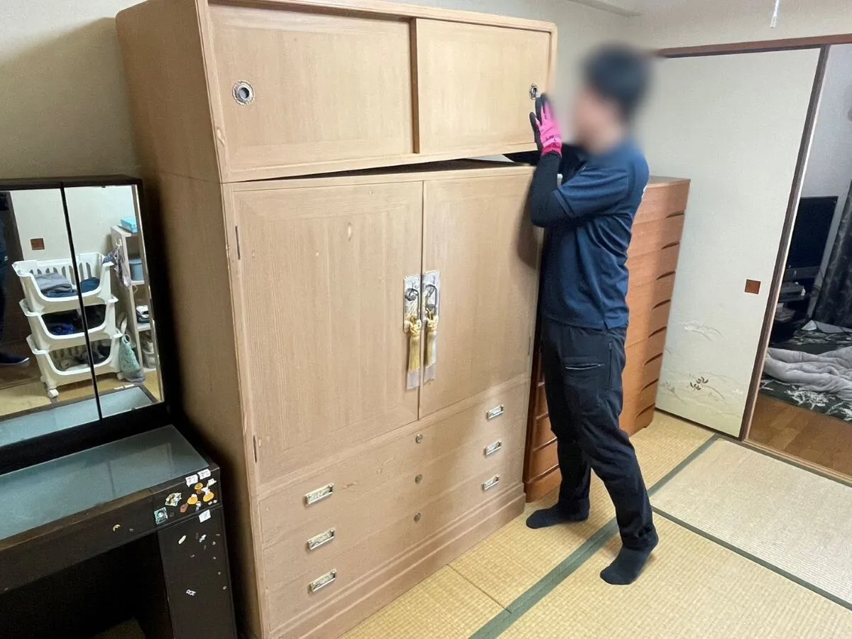 「4LDKのマンションからタンス・鏡台を回収させていただきました」作業写真